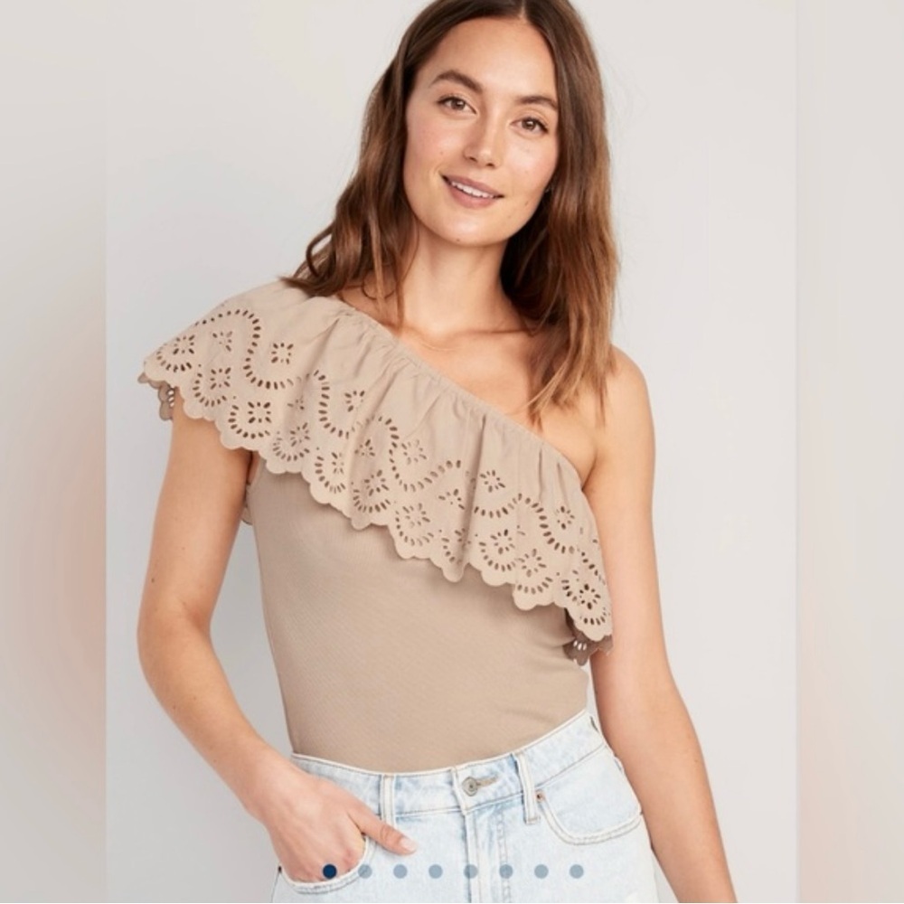 Old Navy Beige Eyelet One Off Shoulder boho Sleeveless  Blouse Top Size Large